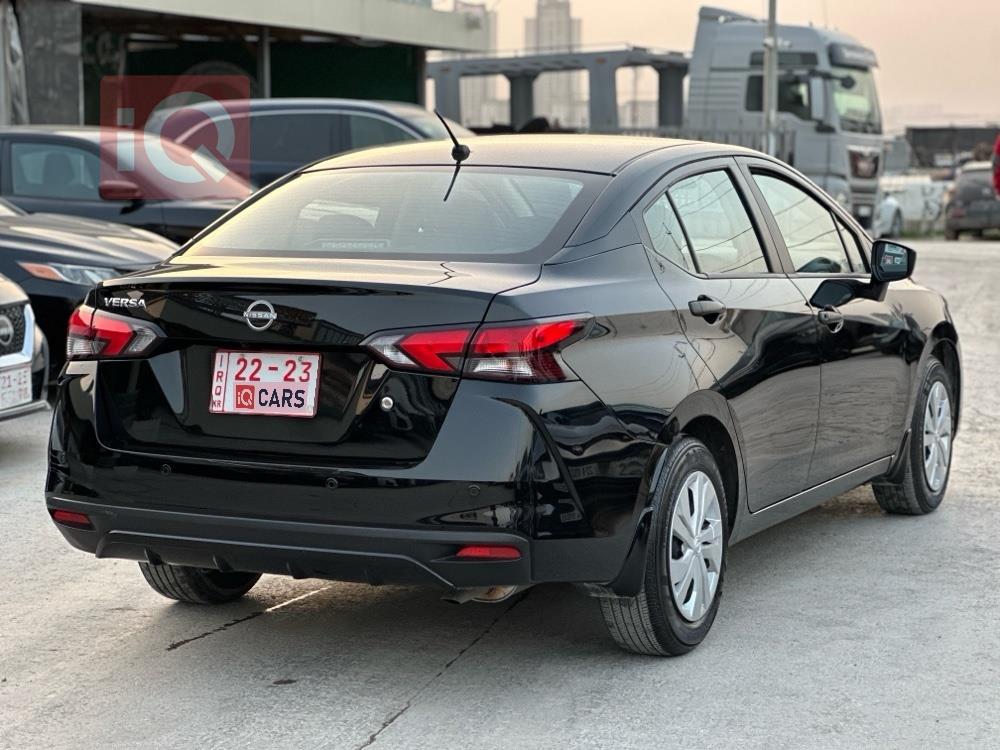 نيسان فيرسا